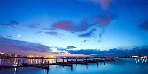 三人众黄焖鸡米饭